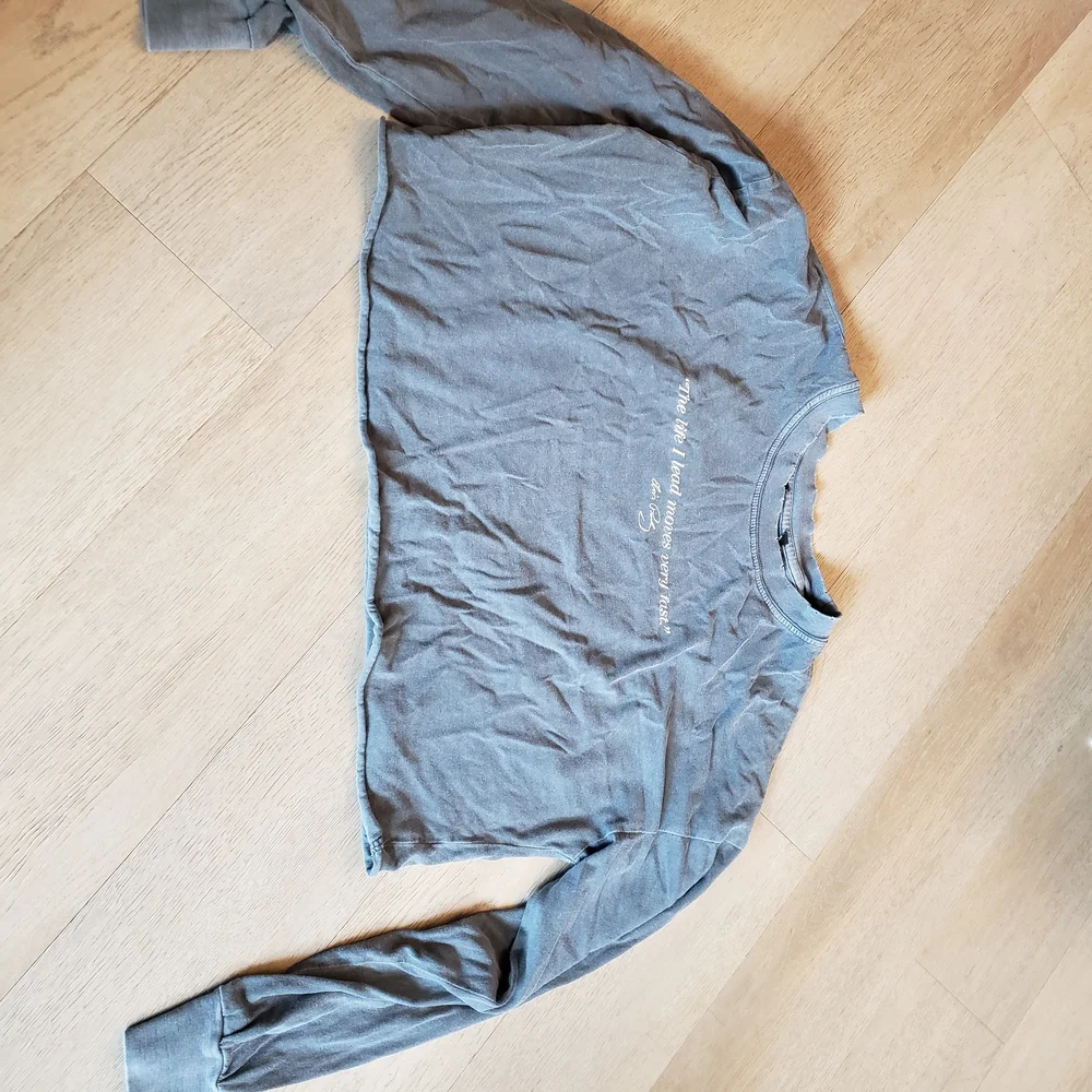 Elvis Presley Cropped Motorcycle Print Long Sleeve - Picture 6 of 7